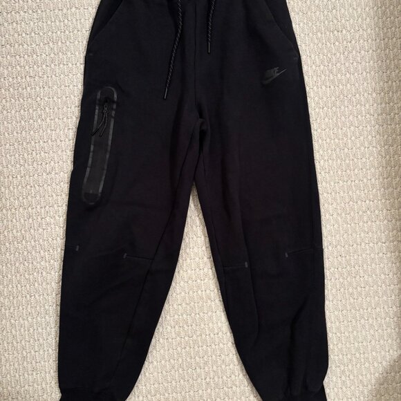Bundle: Nike Joggers + Adidas Joggers + 2 Under Armour Shorts - Picture 6 of 13